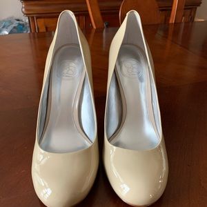 Jessica Simpson nude pumps